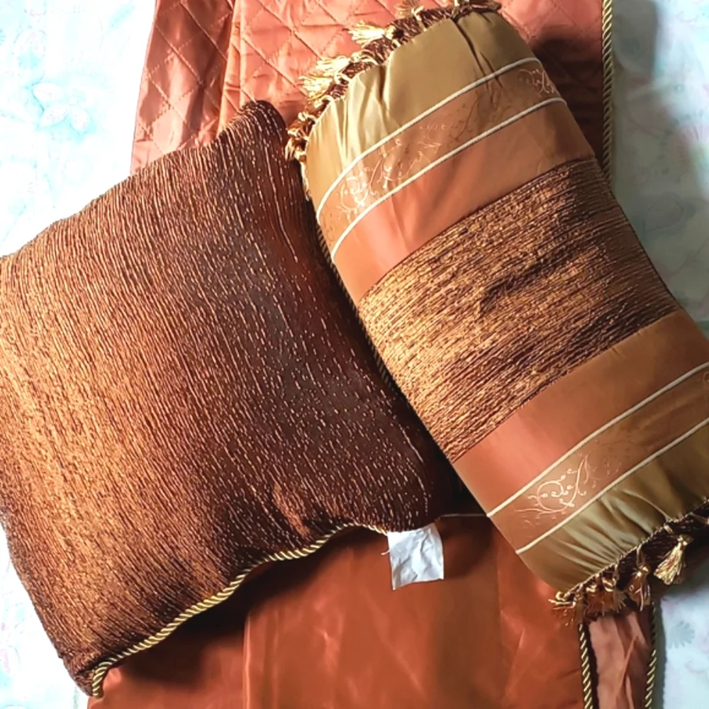 NWT Comforter Sheet Pillow Sham Set Woodbury Jacquard Queen 24 Piece Bundle
